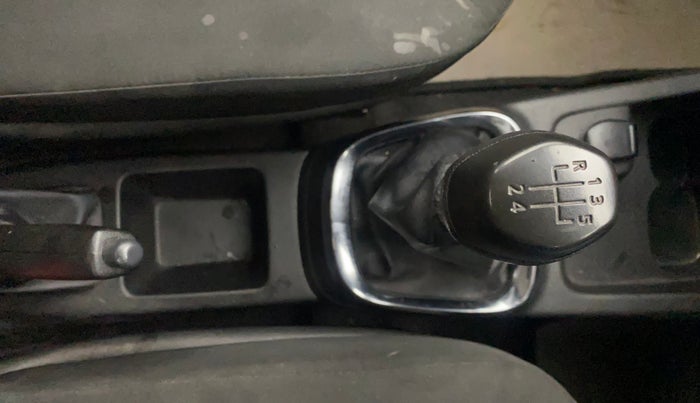 2017 Renault Kwid RXL, Petrol, Manual, 33,828 km, Gear Lever
