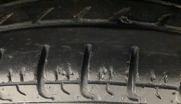2017 Renault Kwid RXL, Petrol, Manual, 33,828 km, Left Front Tyre Tread
