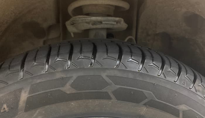 2017 Tata Tiago XZA PETROL, Petrol, Automatic, 59,007 km, Right Front Tyre Tread