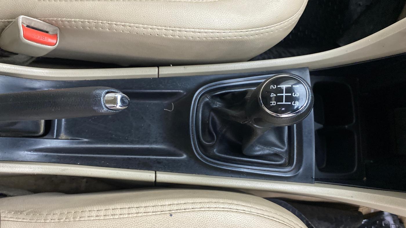 2017 Maruti Ciaz SIGMA DIESEL 1.3, Diesel, Manual, 1,46,842 km, Gear Lever