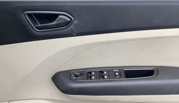 2023 Renault TRIBER RXT, Petrol, Manual, 9,279 km, Driver Side Door Panels Control