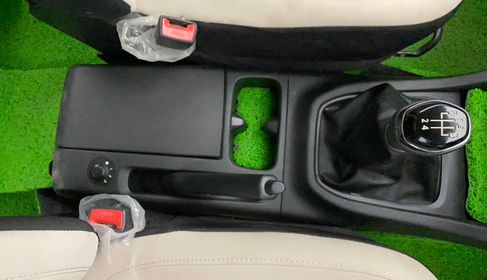 2023 Renault TRIBER RXT, Petrol, Manual, 9,279 km, Gear Lever