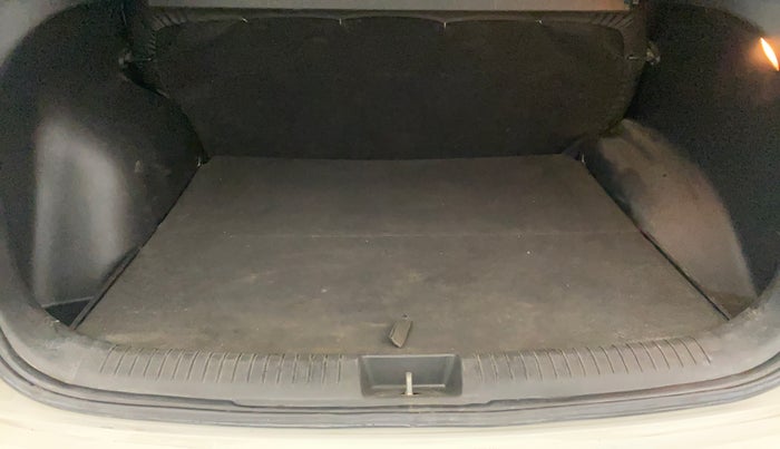 2016 Hyundai Creta S 1.4 DIESEL, Diesel, Manual, 1,12,630 km, Boot Inside