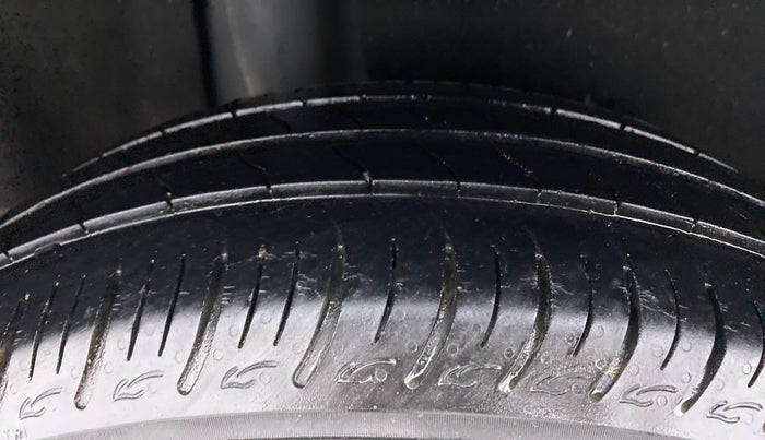 2019 Maruti Baleno DELTA PETROL 1.2, Petrol, Manual, 43,212 km, Right Rear Tyre Tread