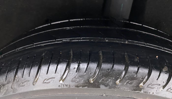 2019 Maruti Baleno DELTA PETROL 1.2, Petrol, Manual, 43,212 km, Left Rear Tyre Tread