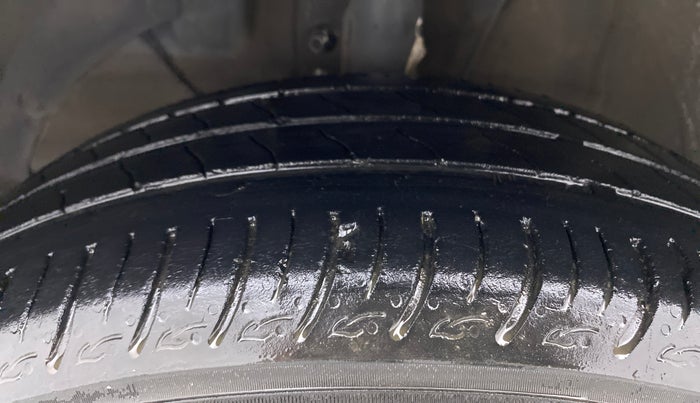 2019 Maruti Baleno DELTA PETROL 1.2, Petrol, Manual, 43,212 km, Left Front Tyre Tread