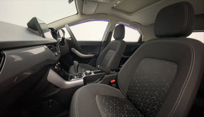 2021 Tata NEXON XMA SUNROOF PETROL, Petrol, Automatic, 31,226 km, Right Side Front Door Cabin