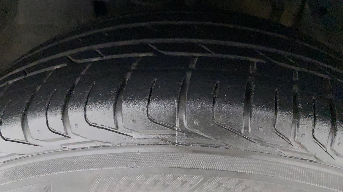 2021 Tata NEXON XMA SUNROOF PETROL, Petrol, Automatic, 31,226 km, Left Front Tyre Tread