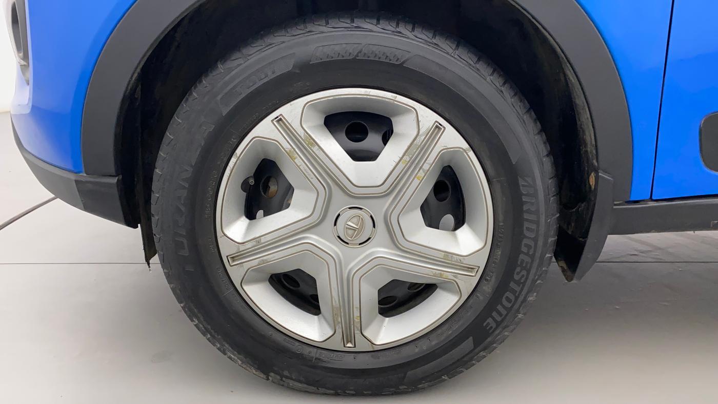 2021 Tata NEXON XMA SUNROOF PETROL, Petrol, Automatic, 31,226 km, Left Front Wheel