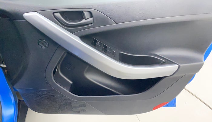 2021 Tata NEXON XMA SUNROOF PETROL, Petrol, Automatic, 31,226 km, Driver Side Door Panels Control