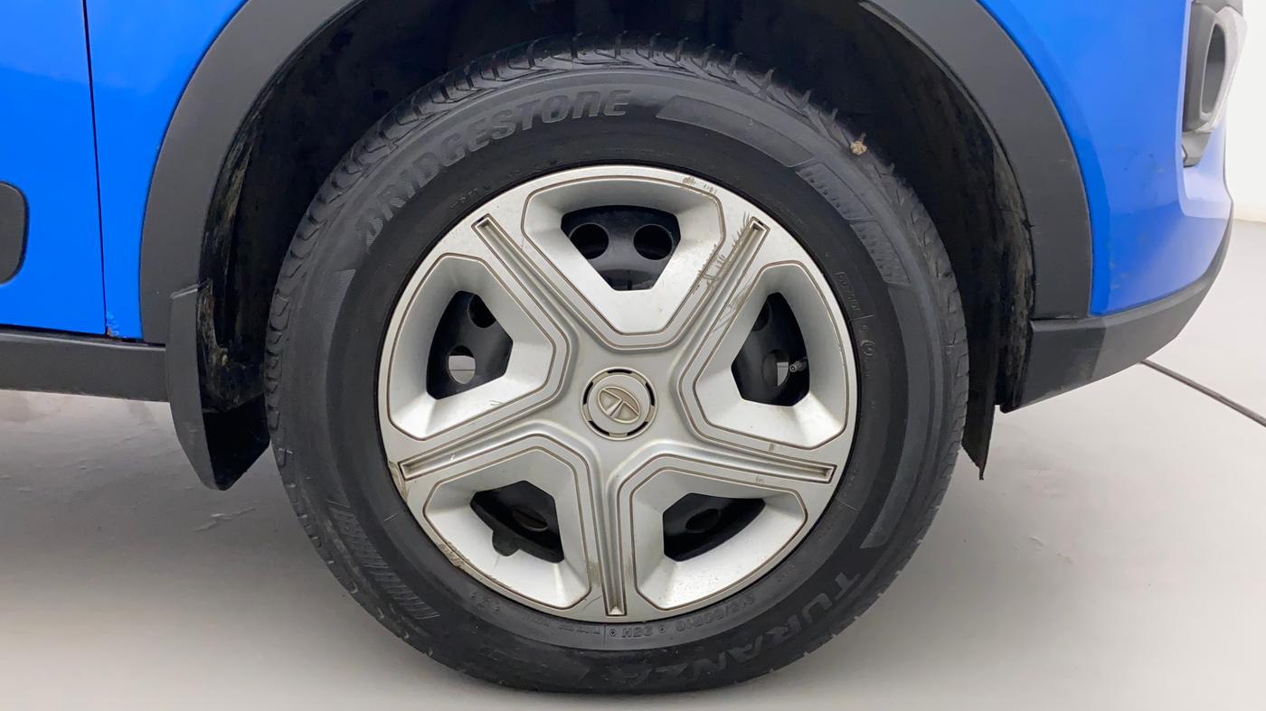 2021 Tata NEXON XMA SUNROOF PETROL, Petrol, Automatic, 31,226 km, Right Front Wheel