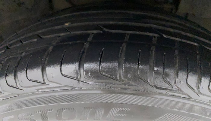2021 Tata NEXON XMA SUNROOF PETROL, Petrol, Automatic, 31,226 km, Right Front Tyre Tread