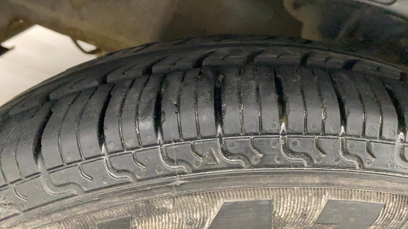 2018 Hyundai Eon ERA +, Petrol, Manual, 45,421 km, Left Front Tyre Tread