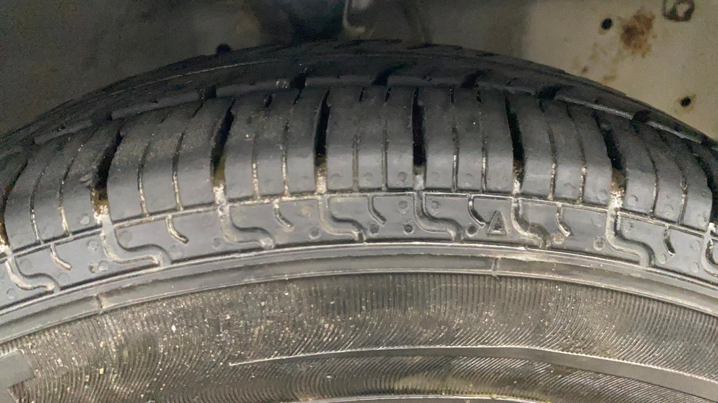 2018 Hyundai Eon ERA +, Petrol, Manual, 45,421 km, Right Front Tyre Tread