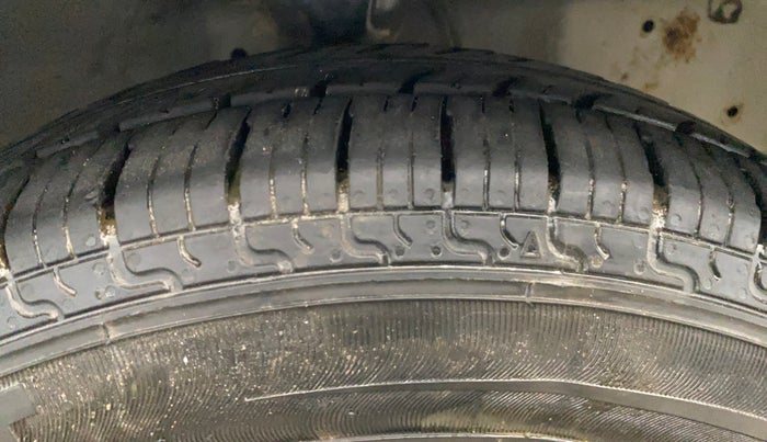 2018 Hyundai Eon ERA +, Petrol, Manual, 45,421 km, Right Front Tyre Tread