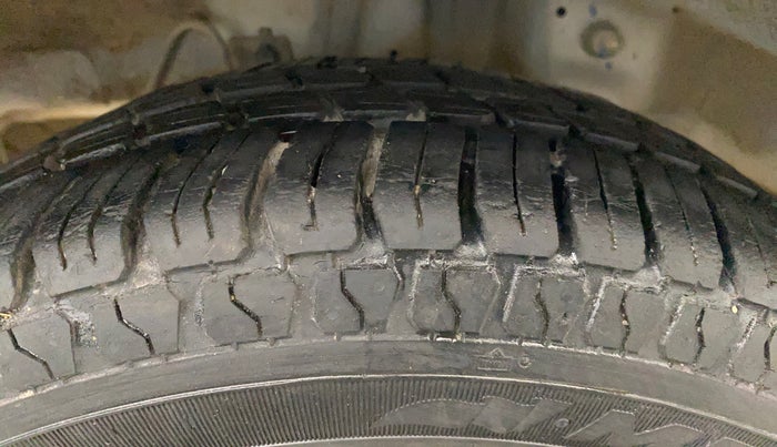 2018 Hyundai Eon ERA +, Petrol, Manual, 45,421 km, Right Rear Tyre Tread