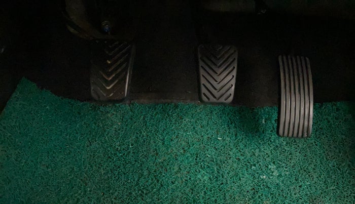 2018 Hyundai Eon ERA +, Petrol, Manual, 45,421 km, Pedals