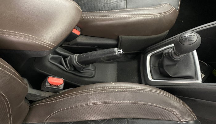 2019 Nissan Kicks XV PREMIUM O DUAL TONE DIESEL, Diesel, Manual, 1,04,656 km, Gear Lever