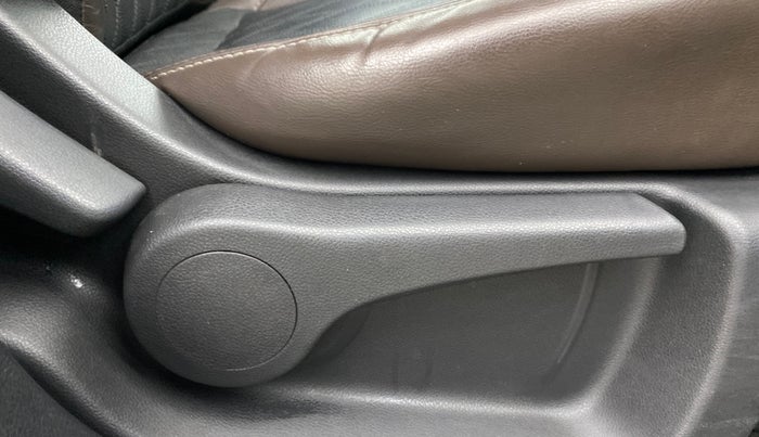 2019 Nissan Kicks XV PREMIUM O DUAL TONE DIESEL, Diesel, Manual, 1,04,656 km, Driver Side Adjustment Panel