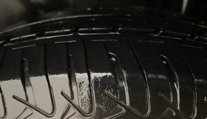 2014 Maruti Swift Dzire VXI, Petrol, Manual, 63,573 km, Left Rear Tyre Tread