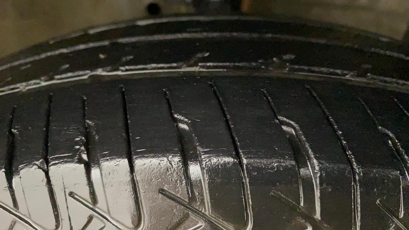 2014 Maruti Swift Dzire VXI, Petrol, Manual, 63,573 km, Right Front Tyre Tread