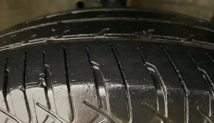 2014 Maruti Swift Dzire VXI, Petrol, Manual, 63,573 km, Right Front Tyre Tread