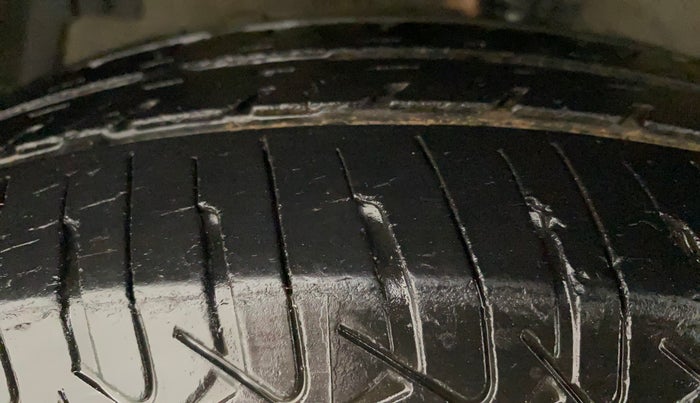 2014 Maruti Swift Dzire VXI, Petrol, Manual, 63,573 km, Left Front Tyre Tread