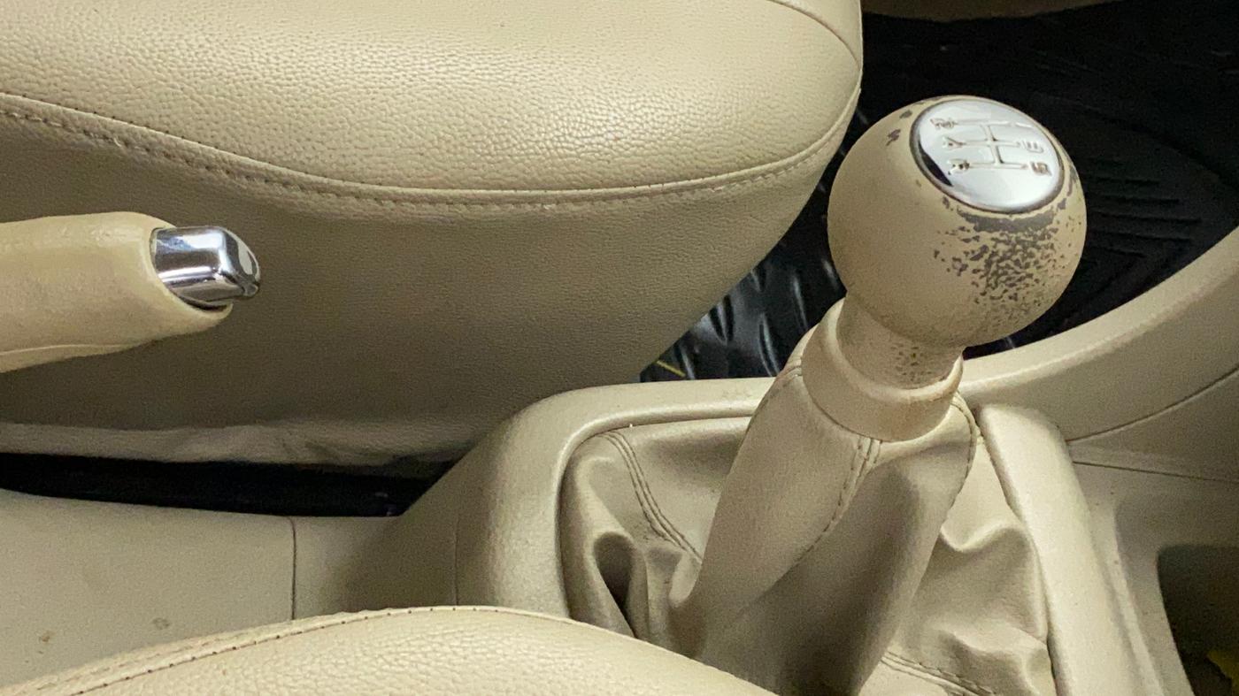 2014 Maruti Swift Dzire VXI, Petrol, Manual, 63,573 km, Gear Lever