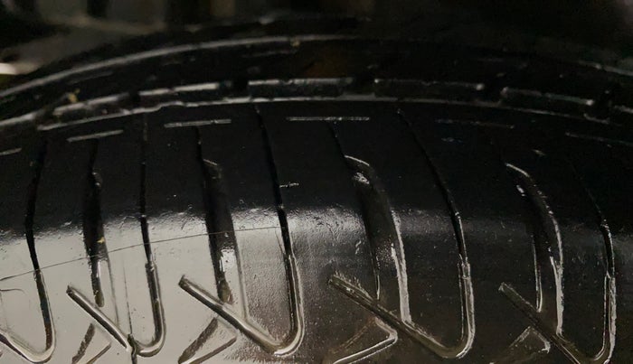 2014 Maruti Swift Dzire VXI, Petrol, Manual, 63,573 km, Right Rear Tyre Tread