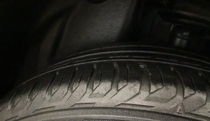 2022 Jeep Compass MODEL S (O) DIESEL 4X4 AT, Diesel, Automatic, 65,823 km, Left Rear Tyre Tread