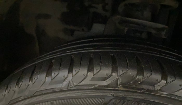 2022 Jeep Compass MODEL S (O) DIESEL 4X4 AT, Diesel, Automatic, 65,823 km, Left Front Tyre Tread