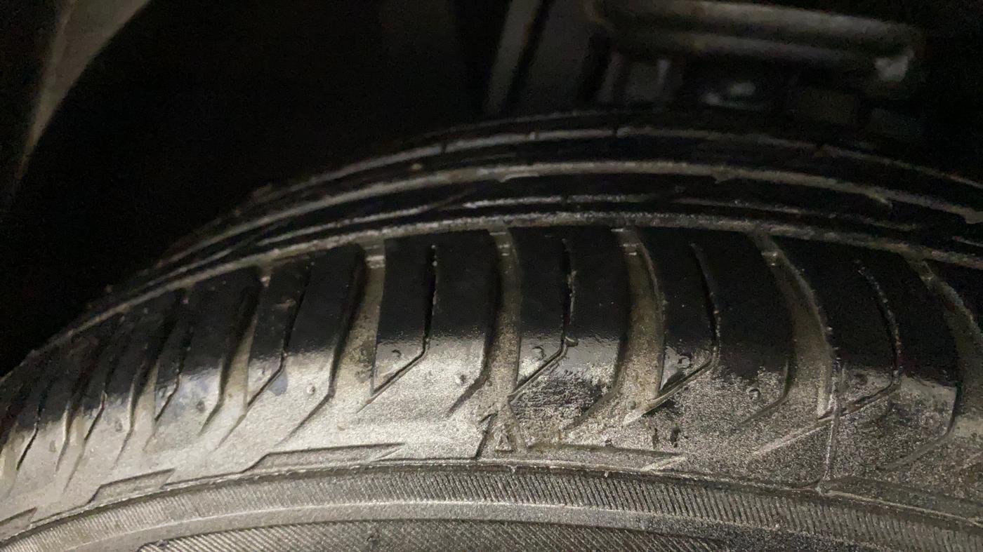 2022 Jeep Compass MODEL S (O) DIESEL 4X4 AT, Diesel, Automatic, 66,179 km, Right Front Tyre Tread
