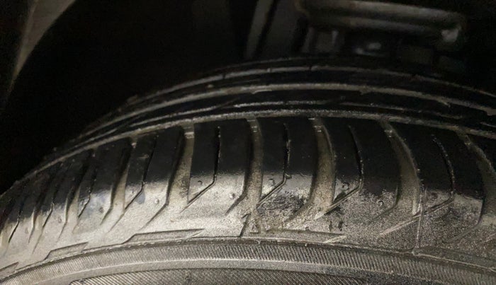 2022 Jeep Compass MODEL S (O) DIESEL 4X4 AT, Diesel, Automatic, 65,823 km, Right Front Tyre Tread