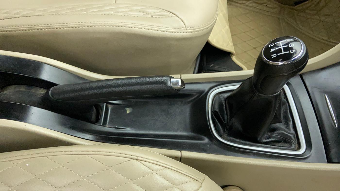 2019 Maruti Ciaz DELTA 1.5 SHVS MT PETROL, Petrol, Manual, 78,358 km, Gear Lever
