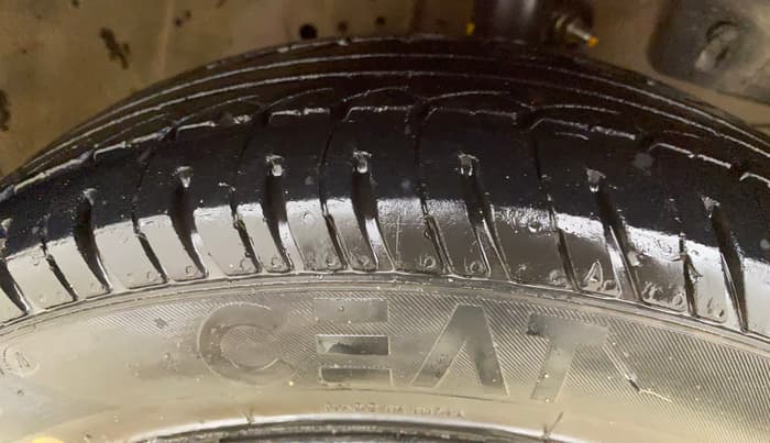 2017 Honda Brio S MT, Petrol, Manual, 61,127 km, Right Front Tyre Tread