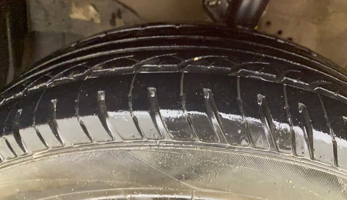 2017 Honda Brio S MT, Petrol, Manual, 61,127 km, Left Front Tyre Tread