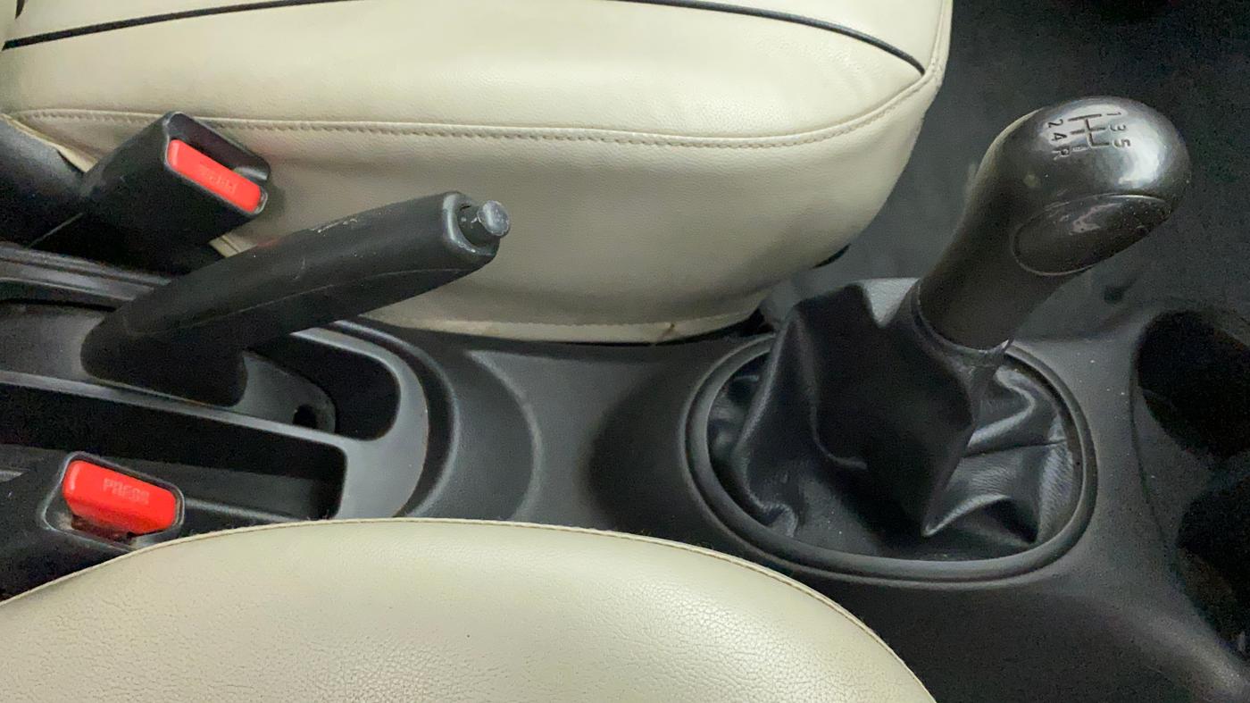2018 Nissan Micra Active XL, CNG, Manual, 71,558 km, Gear Lever