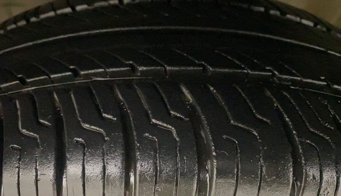 2014 Honda Amaze 1.2L I-VTEC SX, Petrol, Manual, 48,418 km, Left Front Tyre Tread