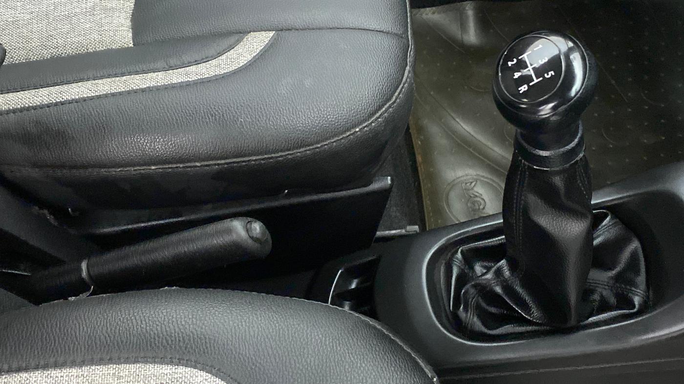 2017 Maruti Wagon R 1.0 LXI CNG, CNG, Manual, 74,124 km, Gear Lever