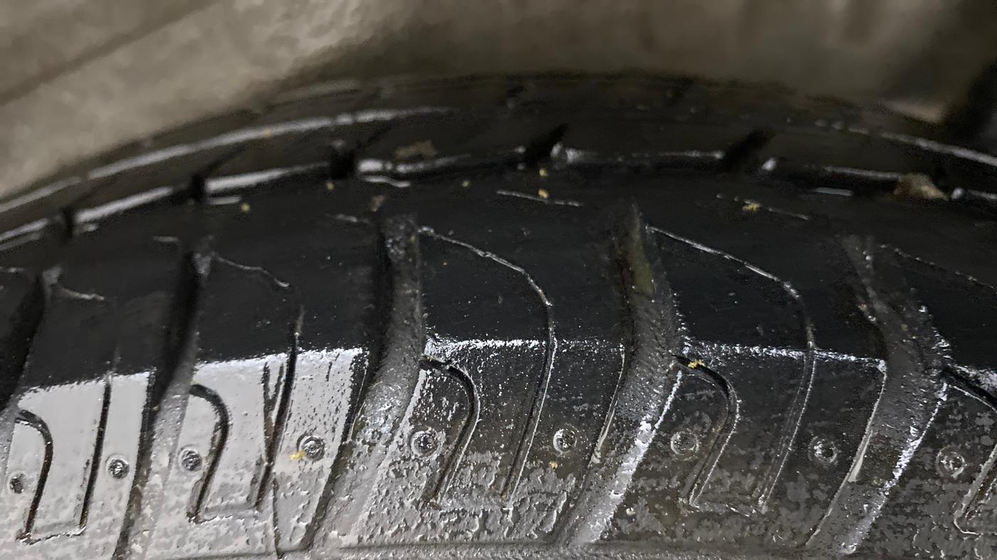 2017 Maruti Wagon R 1.0 LXI CNG, CNG, Manual, 74,124 km, Left Rear Tyre Tread