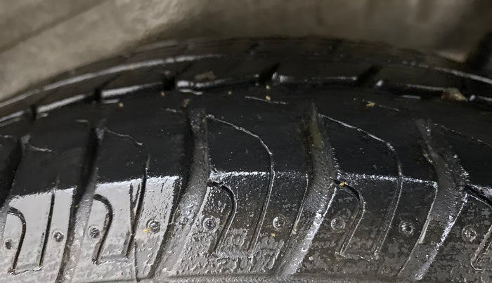 2017 Maruti Wagon R 1.0 LXI CNG, CNG, Manual, 74,124 km, Left Rear Tyre Tread