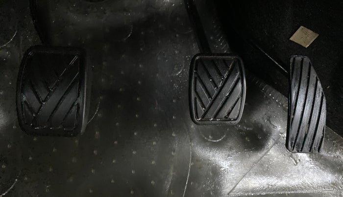 2017 Maruti Wagon R 1.0 LXI CNG, CNG, Manual, 74,124 km, Pedals