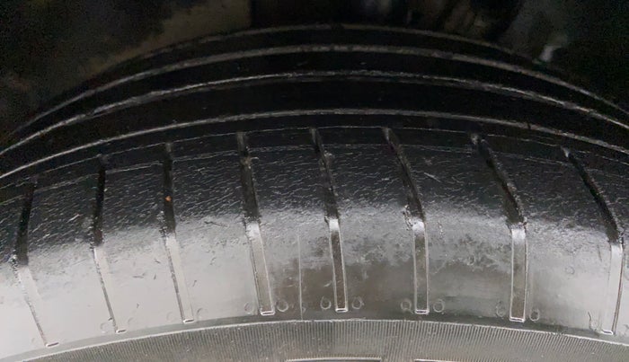 2018 Skoda Superb 1.8 TSI STYLE AT, Petrol, Automatic, 20,330 km, Left Front Tyre Tread