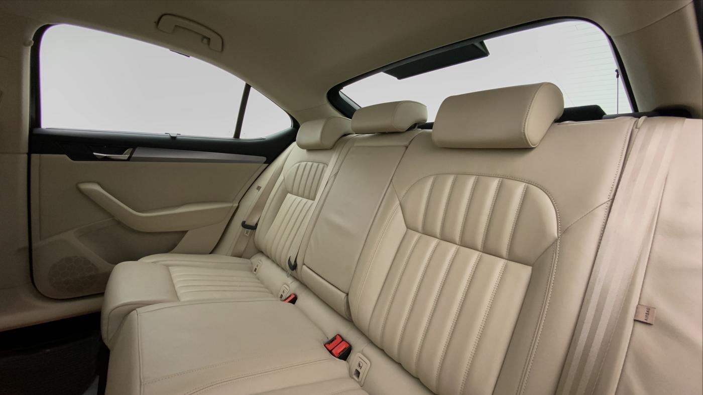 2018 Skoda Superb 1.8 TSI STYLE AT, Petrol, Automatic, 20,330 km, Right Side Rear Door Cabin