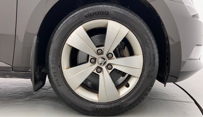 2018 Skoda Superb 1.8 TSI STYLE AT, Petrol, Automatic, 20,330 km, Right Front Wheel