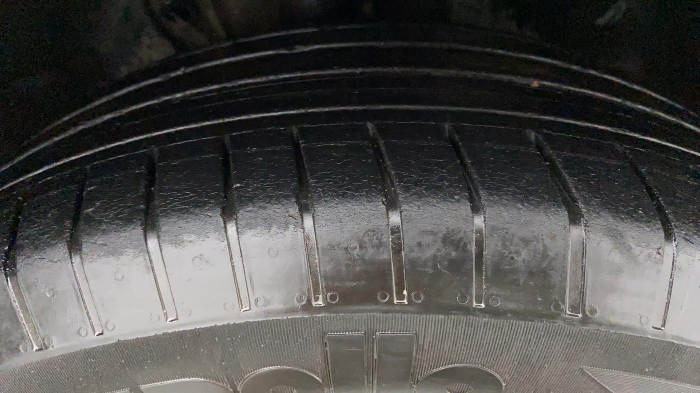 2018 Skoda Superb 1.8 TSI STYLE AT, Petrol, Automatic, 20,330 km, Right Front Tyre Tread