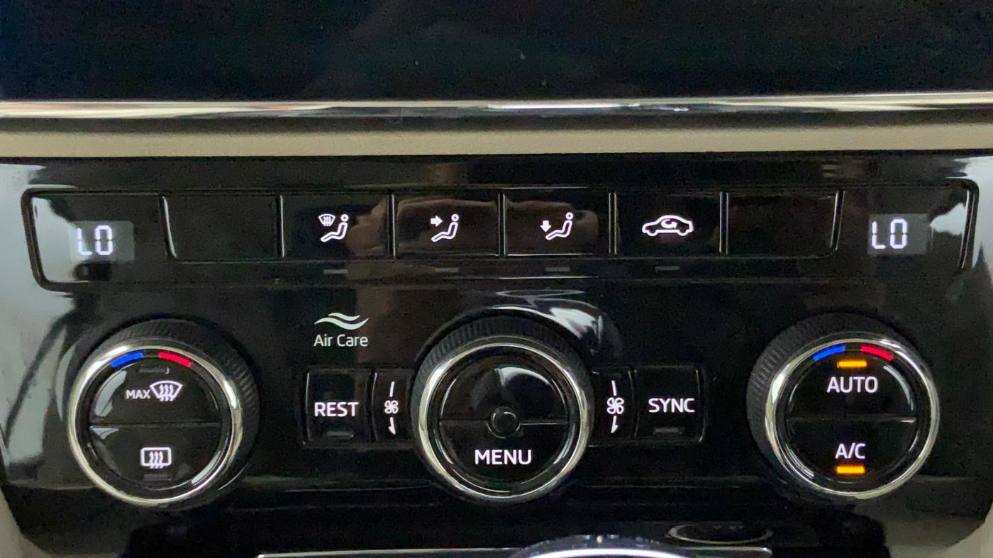 2018 Skoda Superb 1.8 TSI STYLE AT, Petrol, Automatic, 20,330 km, Automatic Climate Control