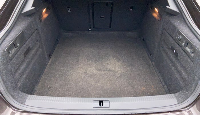 2018 Skoda Superb 1.8 TSI STYLE AT, Petrol, Automatic, 20,330 km, Boot Door Open