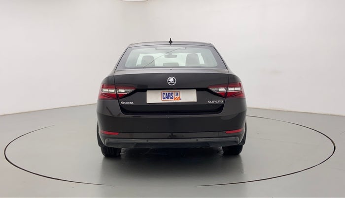 2018 Skoda Superb 1.8 TSI STYLE AT, Petrol, Automatic, 20,330 km, Back/Rear