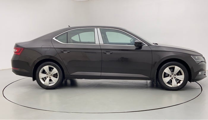 2018 Skoda Superb 1.8 TSI STYLE AT, Petrol, Automatic, 20,330 km, Right Side
